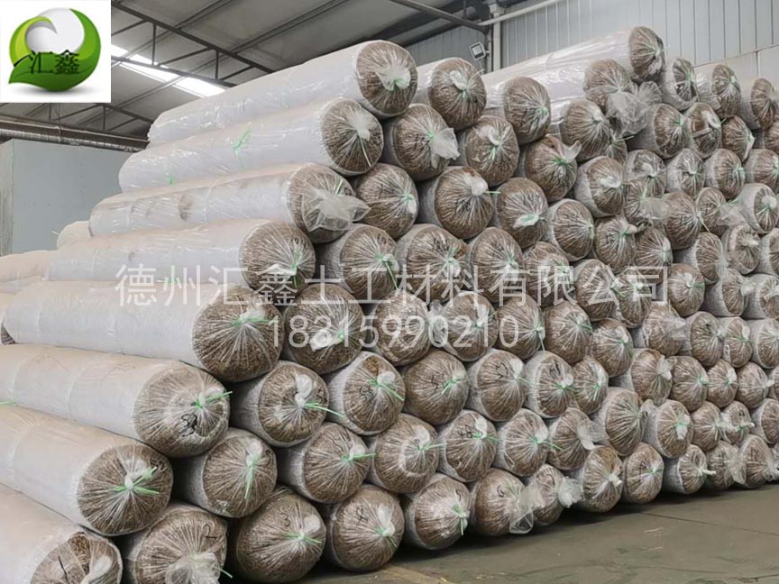 广东佛山费总订购了一万平方米带草籽的植生毯准备装车(图1)